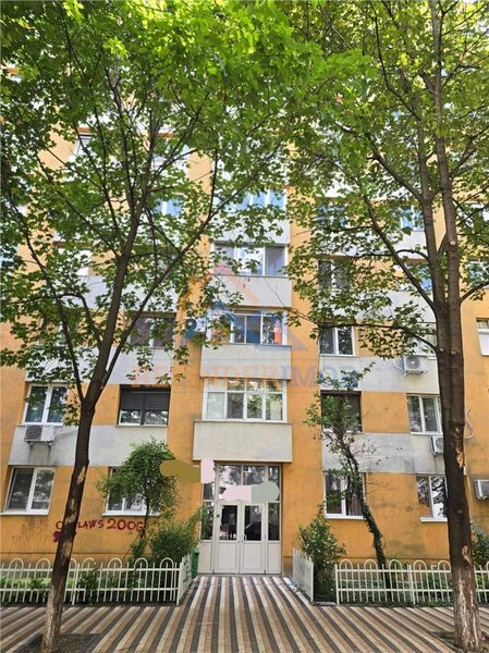 Rahova, apartament 3 camere de vanzare.